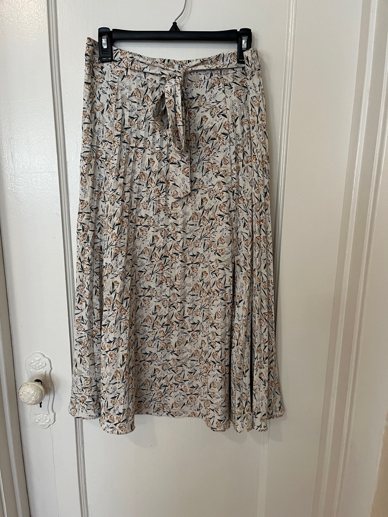 Skies Are Blue Pleated A-Line Skirt In White With Green & Tan Floral